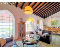 Chalet independiente con gran parcela y piscina privada