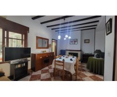 Casa de pueblo con encanto en Montichelvo – 6 habitaciones y terraza con vistas