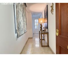 Exclusivo piso de 2 dormitorios con terraza, patio privado y piscina comunitaria.