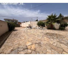 Se alquila APARTAMENTO en PLANTA BAJA, SIN AMUEBLAR, REFORMADO y con PISCINA
