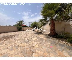 Se alquila APARTAMENTO en PLANTA BAJA, SIN AMUEBLAR, REFORMADO y con PISCINA