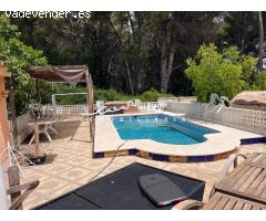 Se alquila APARTAMENTO en PLANTA BAJA, SIN AMUEBLAR, REFORMADO y con PISCINA