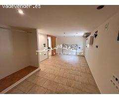 Se alquila APARTAMENTO en PLANTA BAJA, SIN AMUEBLAR, REFORMADO y con PISCINA