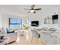Apartamento con vistas al mar en venta en Mascarat!