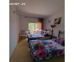 Se alquila LARGA TEMPORADA bonito y luminoso apartamento en una urbanización en la sierra.