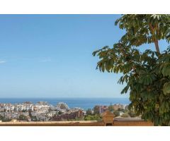 Villa seminueva 414 m2, 5 dorm. + bodega 3 baños y aseo, vistas a mar y parque. Piscina garajes