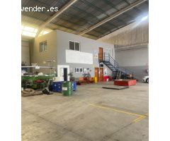 TU CENTRO DE ÉXITO: NAVE CON PATIO Y OFICINAS EN EL POLÍGONO INDUSTRIAL OESTE