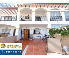 Elegante Casa Adosada con Vistas al Mar, 2 Piscinas Comunitarias y Garaje Semi-Doble en Punta Prima