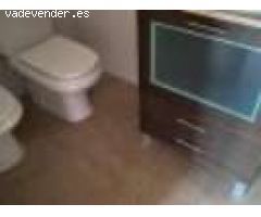 Vivienda formada por 3 dormitorios y dos baños. Cocina independiente y terraza independiente en comu