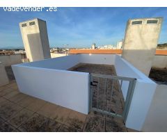 Vivienda formada por 3 dormitorios y dos baños. Cocina independiente y terraza independiente en comu