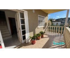 Preciosa casa con gran jardín