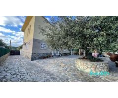 Preciosa casa con gran jardín