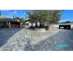 Preciosa casa con gran jardín