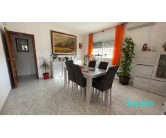 Preciosa casa con gran jardín