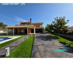 Preciosa casa y parcela con piscina en Segur de Calafell, ÚNICA por sus características