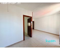 OPORTUNIDAD Piso  ATICO  con ascensor en venta en Centre al lado del metro.