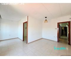 OPORTUNIDAD Piso  ATICO  con ascensor en venta en Centre al lado del metro.