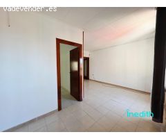 OPORTUNIDAD Piso  ATICO  con ascensor en venta en Centre al lado del metro.