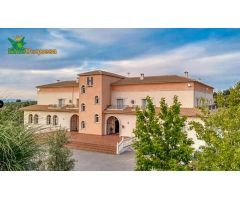 HOTEL + RESTAURANTE en Baeza.