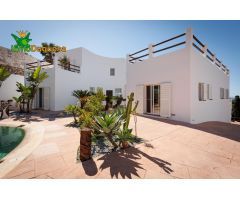 VILLA DE LUJO EN LA COSTA TROPICAL DE GRANADA