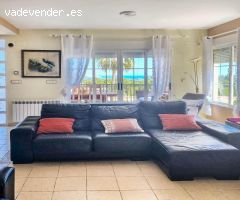 Finca de 4500m2 con villa de cuatro dormitorios grandes con vista, piscina, jacuzzi y garaje