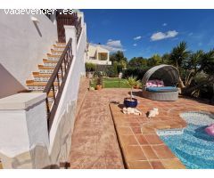 Gran villa de estilo mediterráneo con piscina y vistas a la bahia de Altea