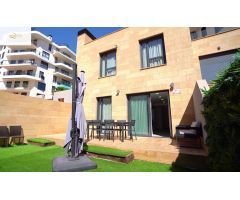 DUPLEX DE LUJO CON 4 HABITACIONES EN PRIMERA LINEA DEL MAR CERCA DE BENIDORM