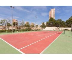 SE ALQUILA UN PISO EN LA PRIMERA LÍNEA DE PONIENTE, BENIDORM