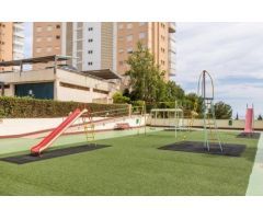 SE ALQUILA UN PISO EN LA PRIMERA LÍNEA DE PONIENTE, BENIDORM