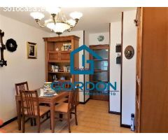 Buscas un piso con terraza, garaje, trastero, 4 dormitorios... a 100 mts. de Silgar?... aqui lo tien