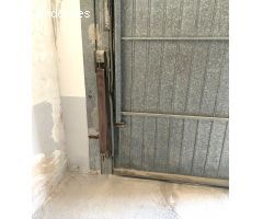 Oportunidad en Benissa: 2 Trasteros Convertibles en Garaje Cerrado con Almacenamiento