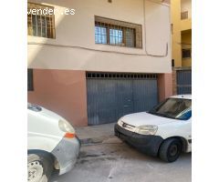 Oportunidad en Benissa: 2 Trasteros Convertibles en Garaje Cerrado con Almacenamiento