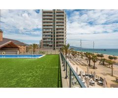 PISO A PRIMERA LÍNEA DE MAR EN VENTA EN EL PUERTO DEPORTIVO, BADALONA