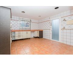 CASA DE 2 PLANTAS CON GARAJE EN VENTA EN PIERA, BARCELONA
