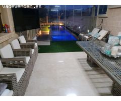 Preciosa casa en Torrevieja con piscina de estilo clásico