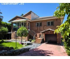 ???? En Venta: Amplio Chalet en la Urbanización El Coto ????