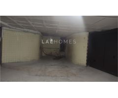 Garaje cerrado de 98 m² en Amara – Amplio, seguro y con puerta motorizada