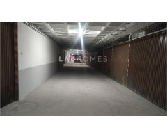 Garaje cerrado de 98 m² en Amara – Amplio, seguro y con puerta motorizada