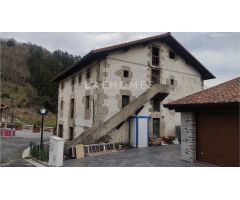 Gran Casa en Albiztur: Espacio, Luz y Naturaleza para tu Proyecto