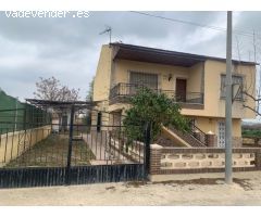 Casa con terreno en la huerta de El Raal
