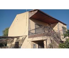 Casa con terreno en la huerta de El Raal