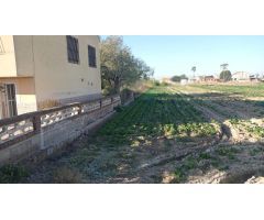 Casa con terreno en la huerta de El Raal