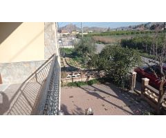 Casa con terreno en la huerta de El Raal
