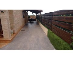 Casa independiente con parcela en el Raal