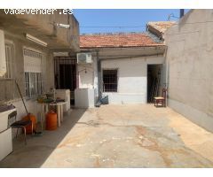 Casa con patio grande y garaje
