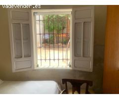 Casa con patio grande y garaje