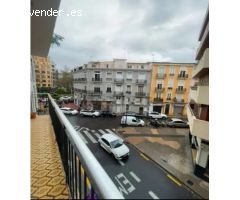 ¡¡PISO CON GARAJE, BALCÓN, TRASTERO Y 3 FACHADAS EN EXCELENTE ZONA!!