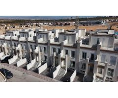 Chalets modernos de obra nueva cerca de la playa en Arenales del Sol y El Carabassí