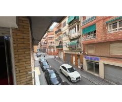 Piso en venta en San Blas – Alicante, con 3 dormitorios, patio y trastero, a 5 minutos de Renfe