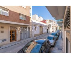 ¡PISO EN ALQUILER CON 3 HABITACIONES Y UN FABULOSO PATIO!